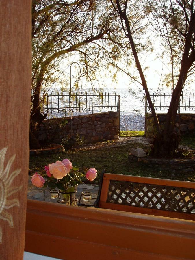 Elpidas Holiday House Kardhamili Exterior foto